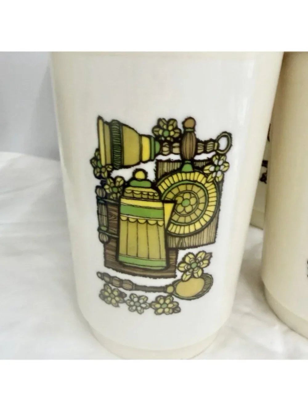 Vintage MCM Nesting Canisters Set of 4 Plastic Kitchen Gourmet 70s Retro Cream